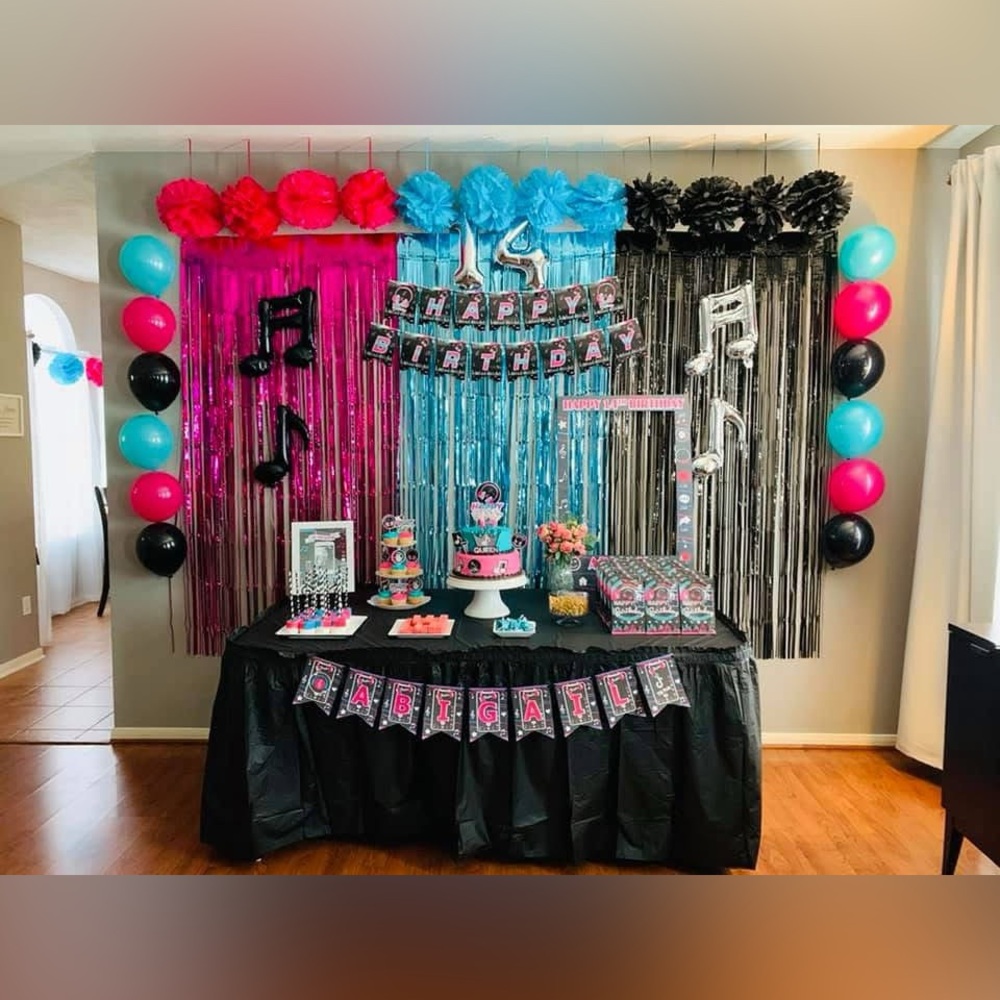 TikTok Party Decor Set - Picture 4 of 7
